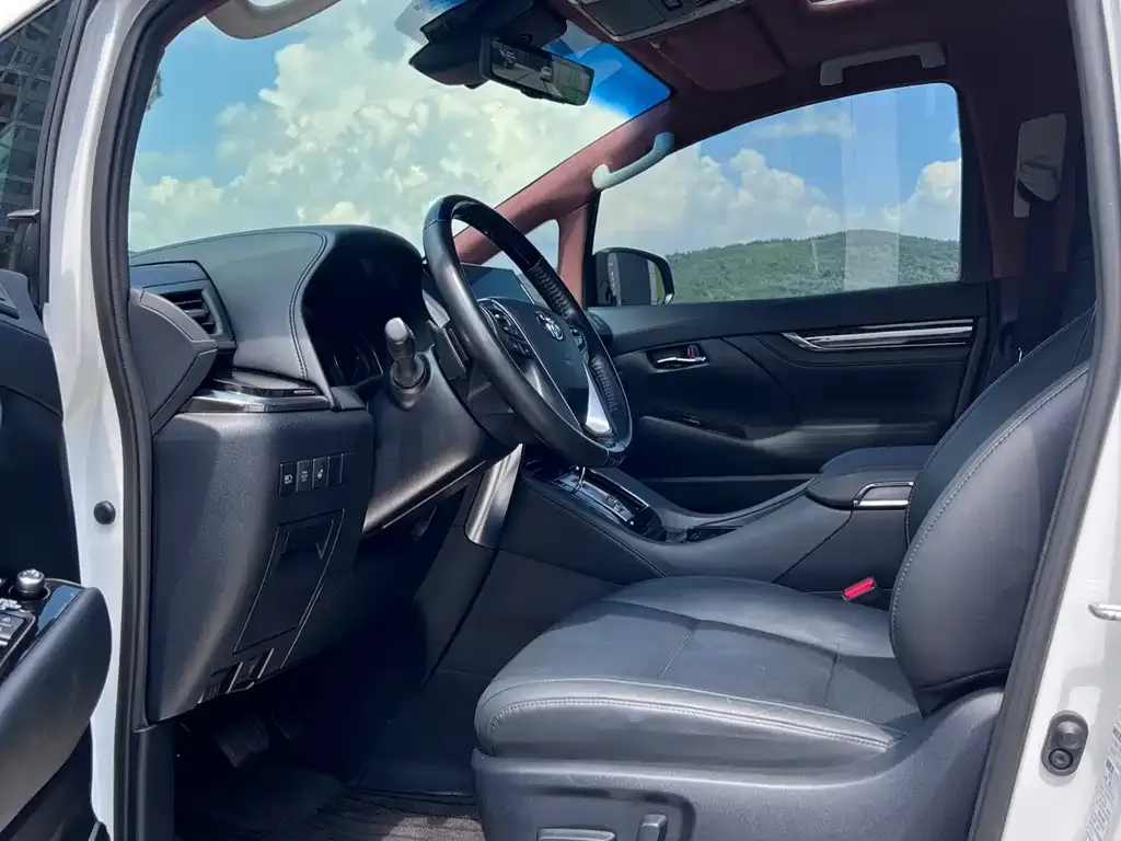 Toyota Vellfire 2023 из CN, фото 4