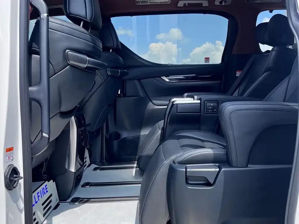 Toyota Vellfire 2023 из CN, фото 8