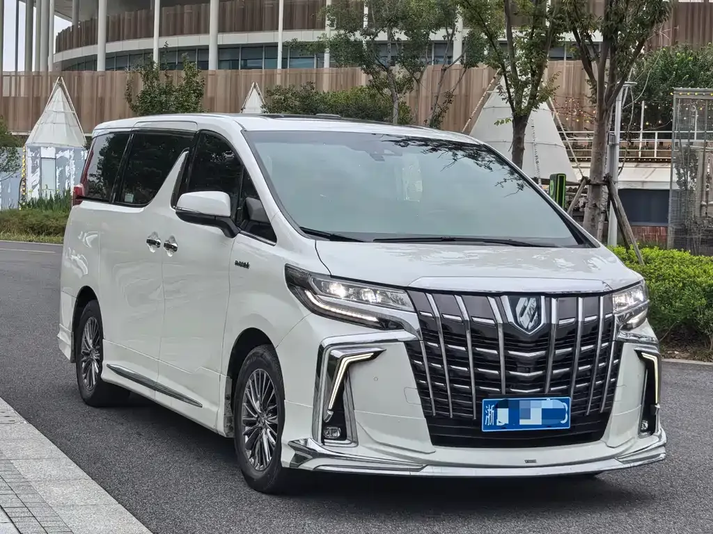 Toyota Alphard — фото 3