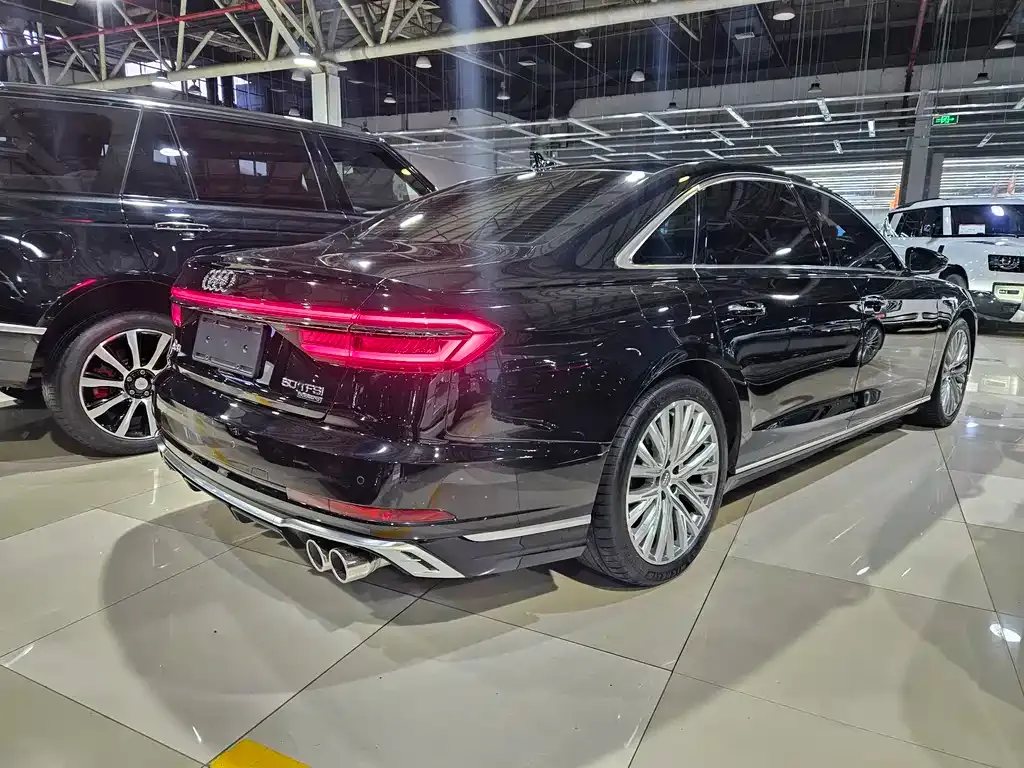 Audi A8 2022 из CN, фото 4