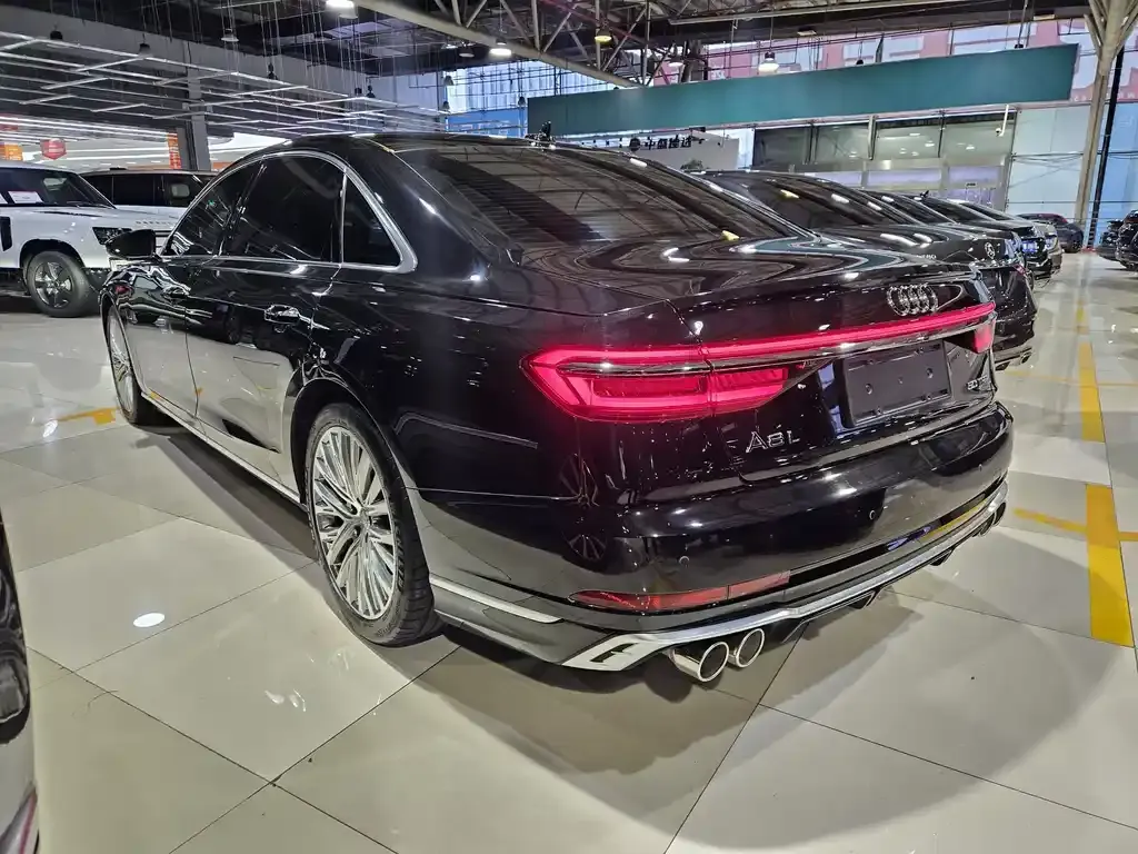 Audi A8 2022 из CN, фото 6