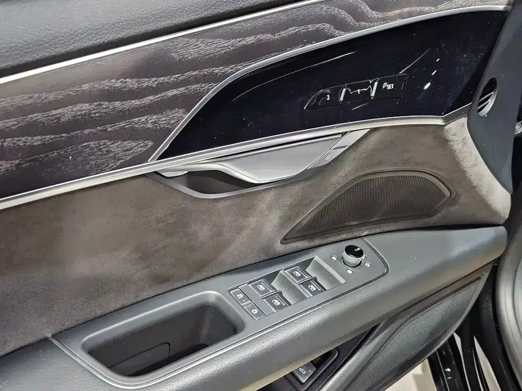 Audi A8 2022 из CN, фото 8