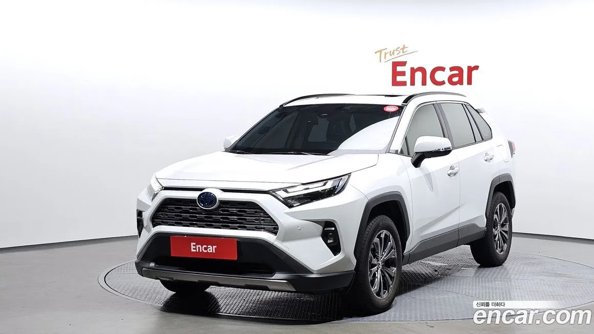 Toyota RAV4 — фото 1