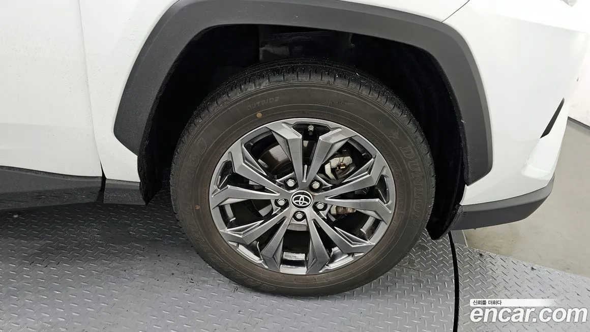 Toyota RAV4 — фото 5