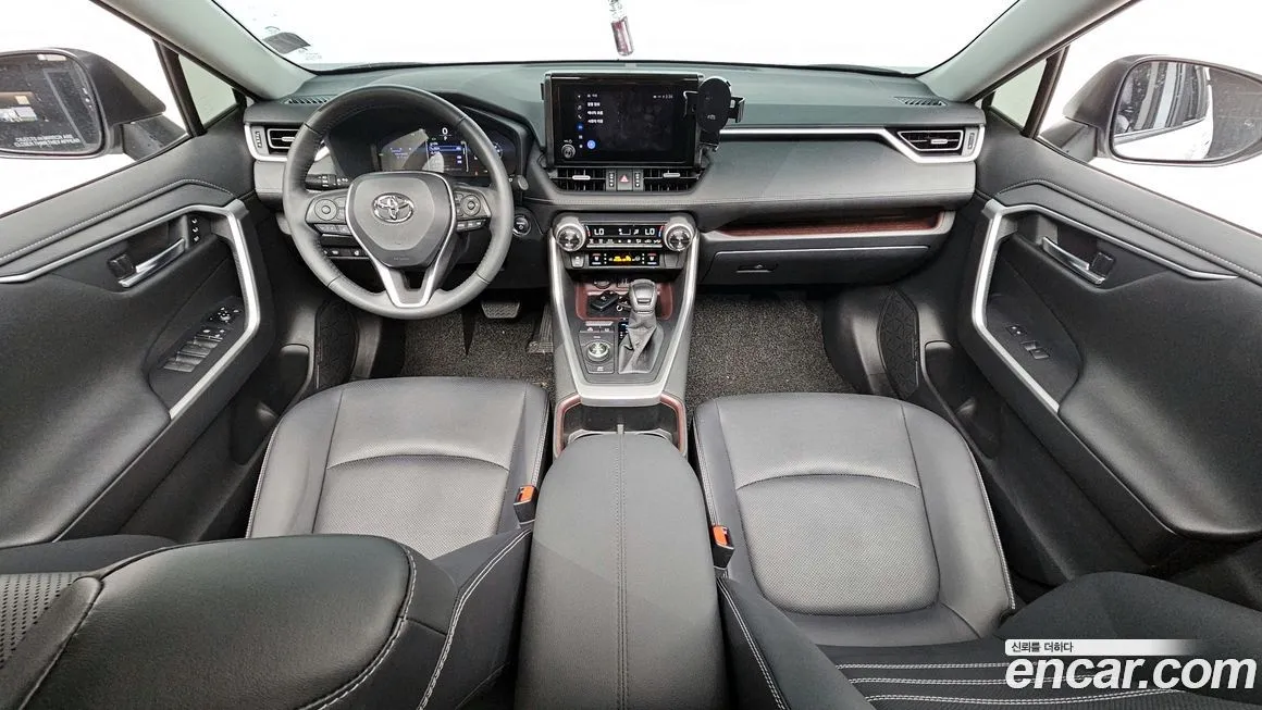 Toyota RAV4 — фото 7