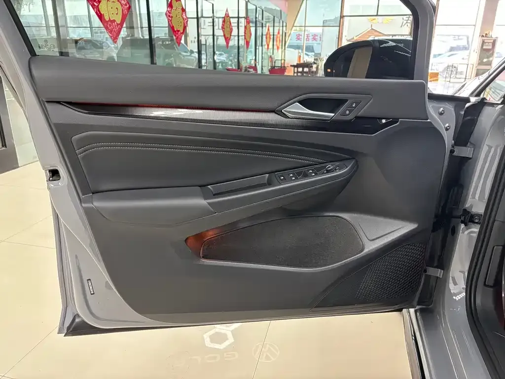 Volkswagen Golf 2022 из CN, фото 8