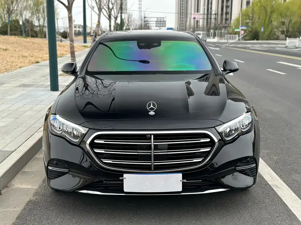 Mercedes-Benz E-Class — фото 2