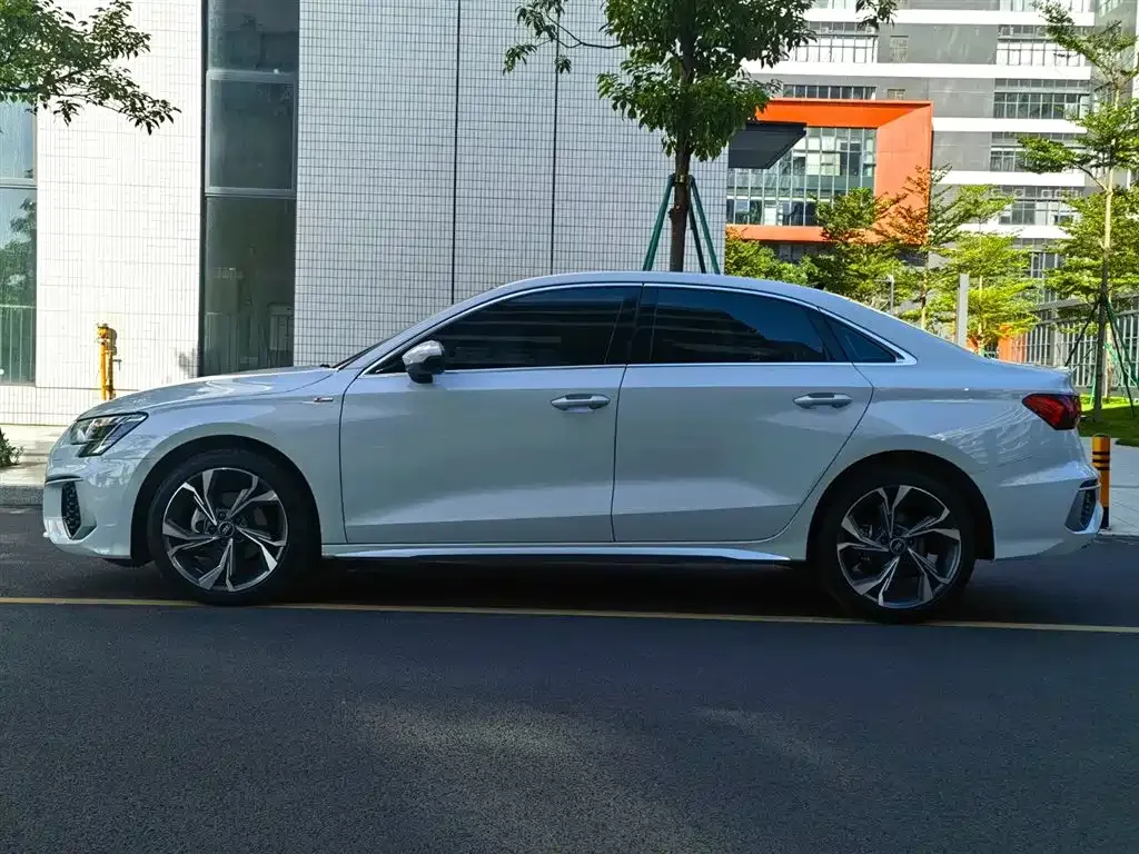 Audi A3 2024 из CN, фото 4