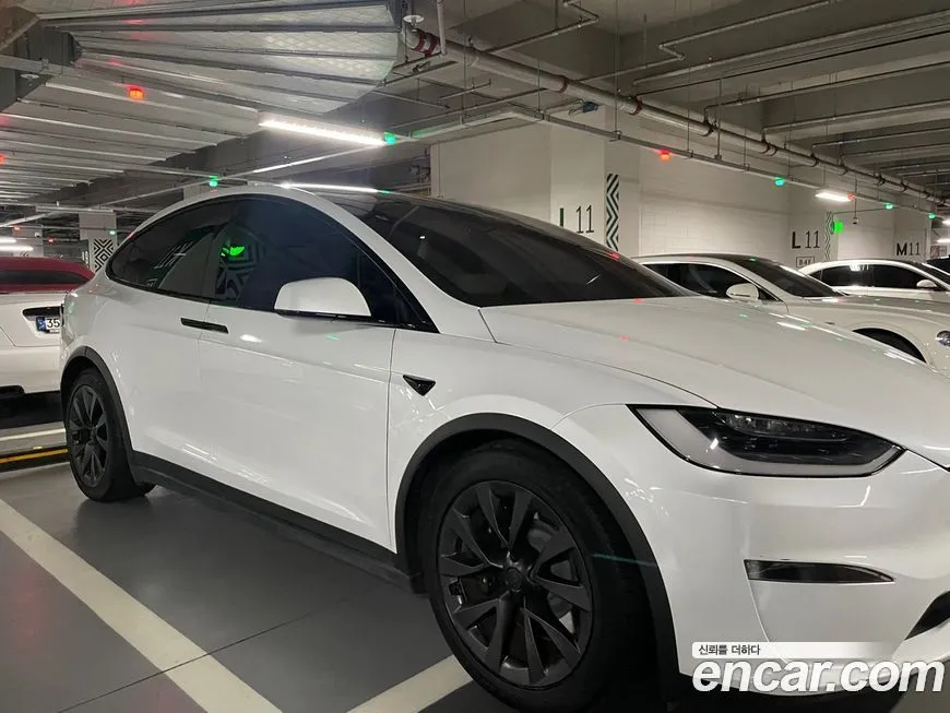 Tesla Model X 2023 из KR, фото 2