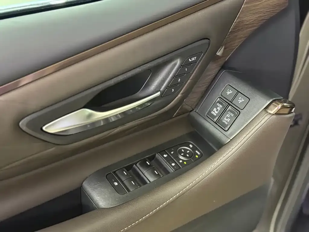 Toyota Vellfire 2023 из CN, фото 8