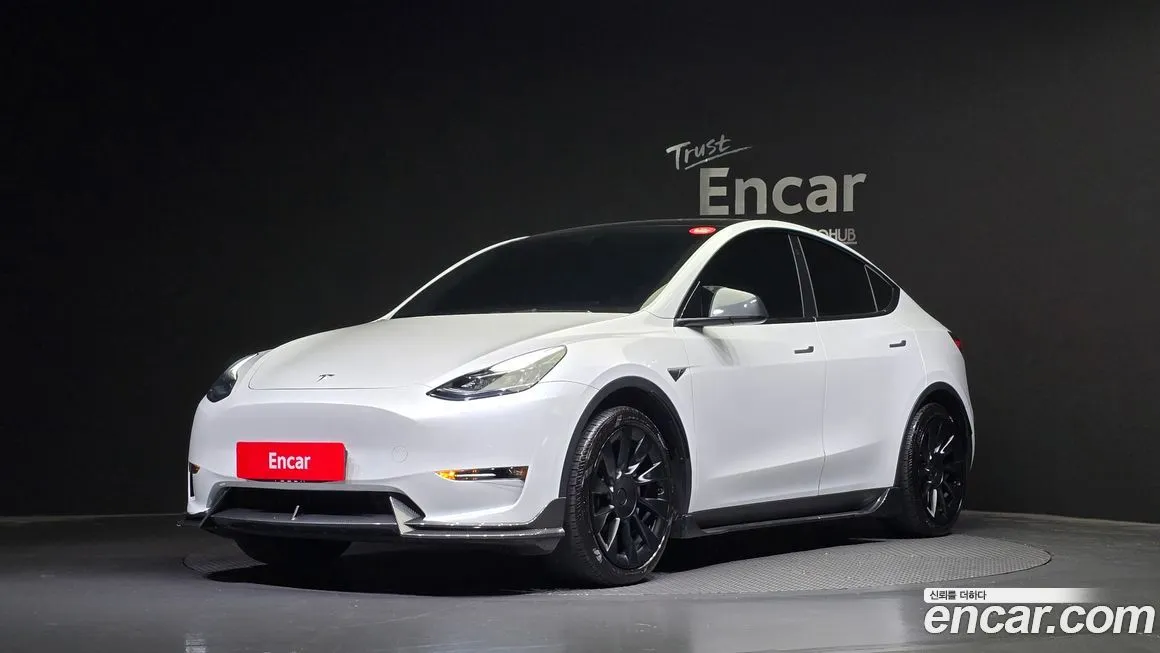 Tesla Model Y — фото 1