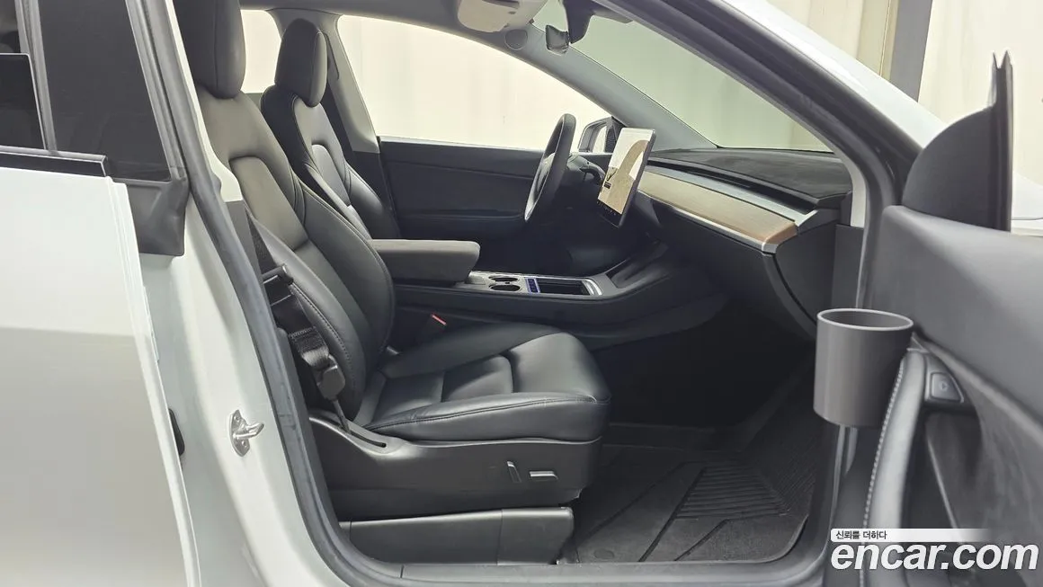 Tesla Model Y — фото 10
