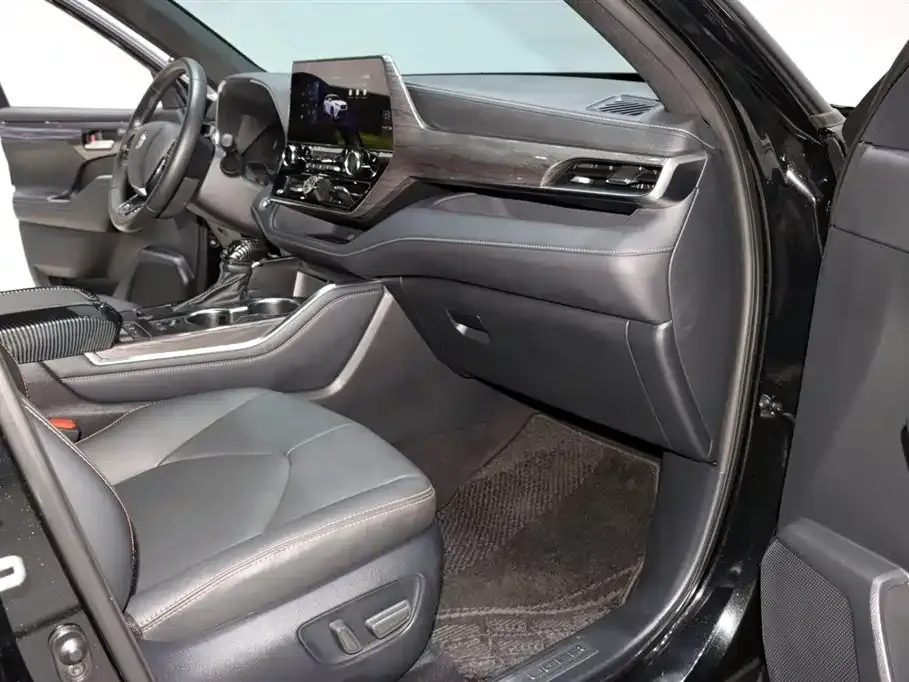 Toyota Crown Kluger 2024 из CN, фото 8
