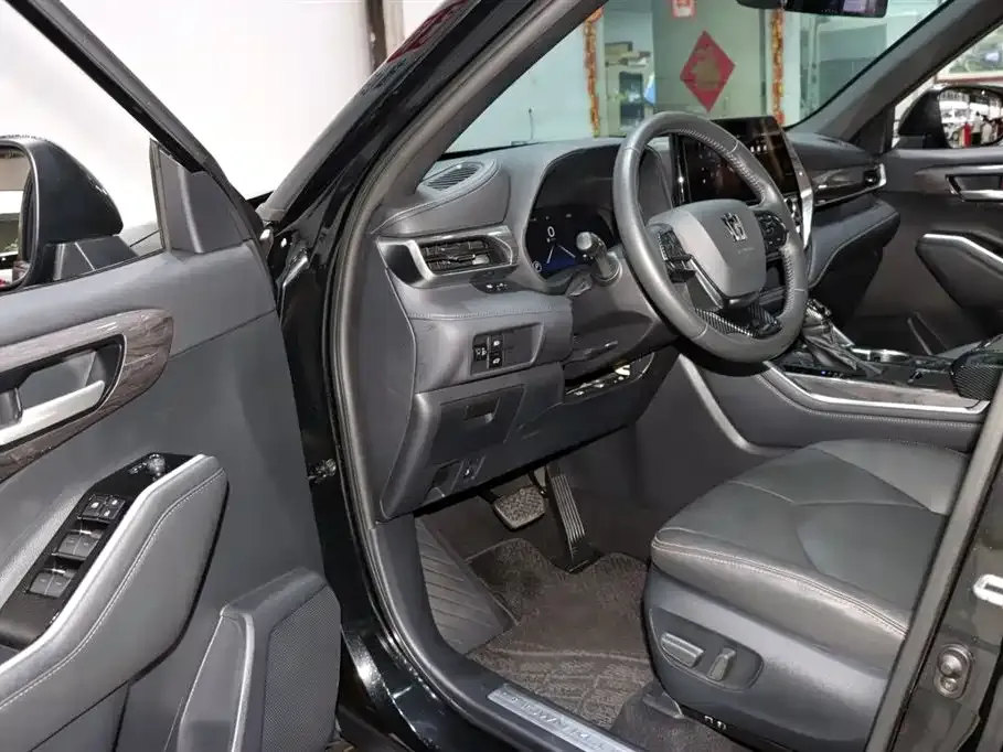 Toyota Crown Kluger 2024 из CN, фото 9