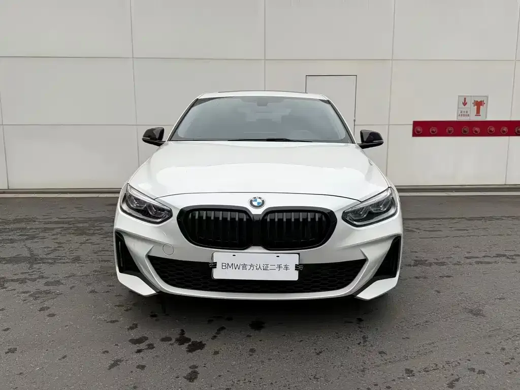 BMW 1 Series 2023 из CN, фото 2