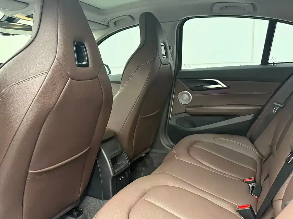 BMW 1 Series 2023 из CN, фото 4