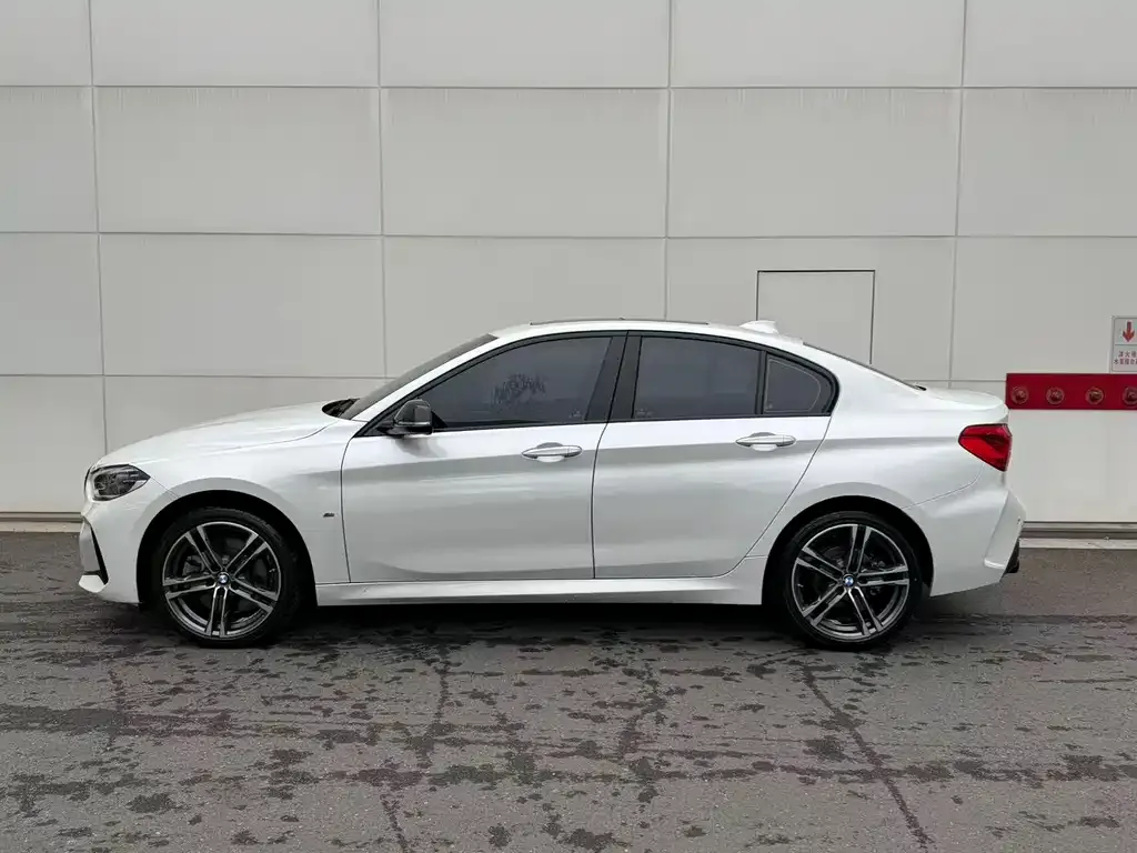 BMW 1 Series 2023 из CN, фото 6