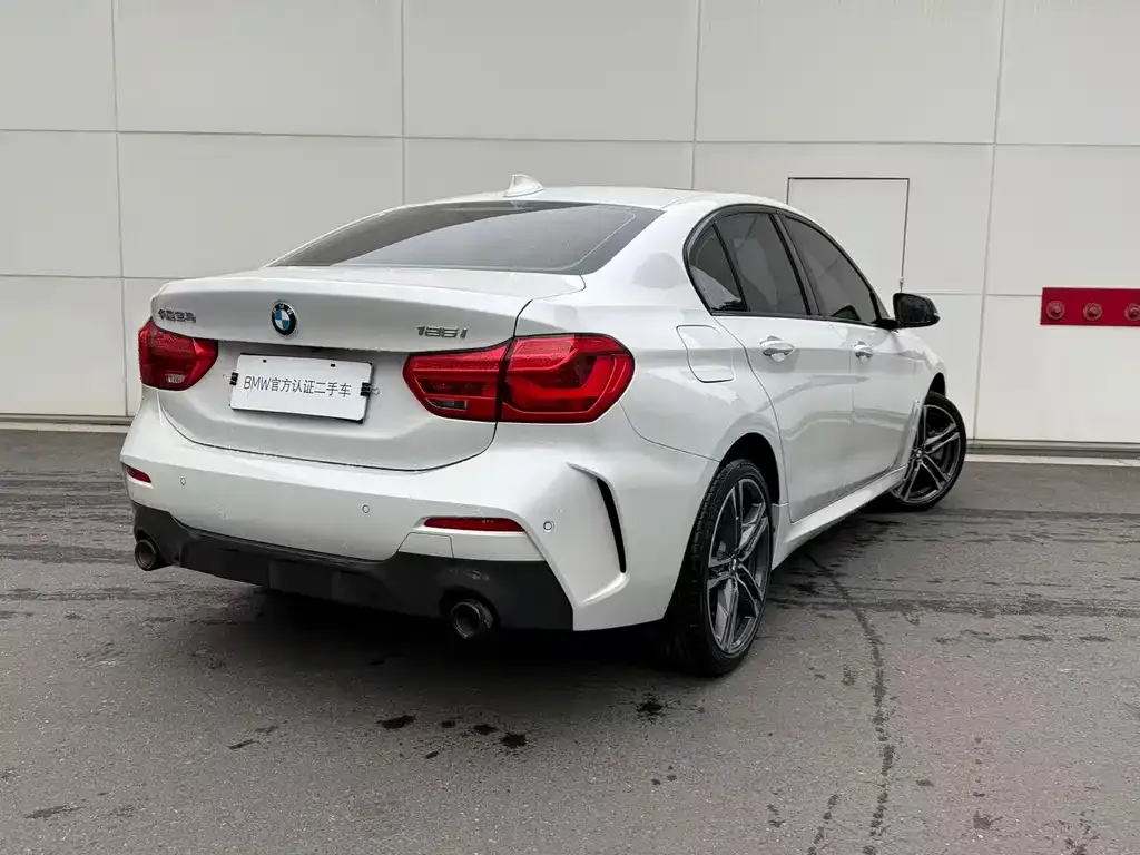 BMW 1 Series 2023 из CN, фото 9