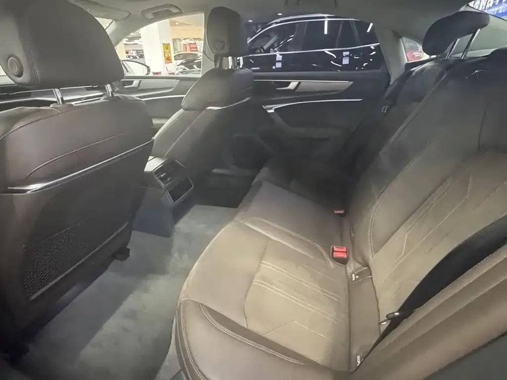 Audi A7L 2022 из CN, фото 9