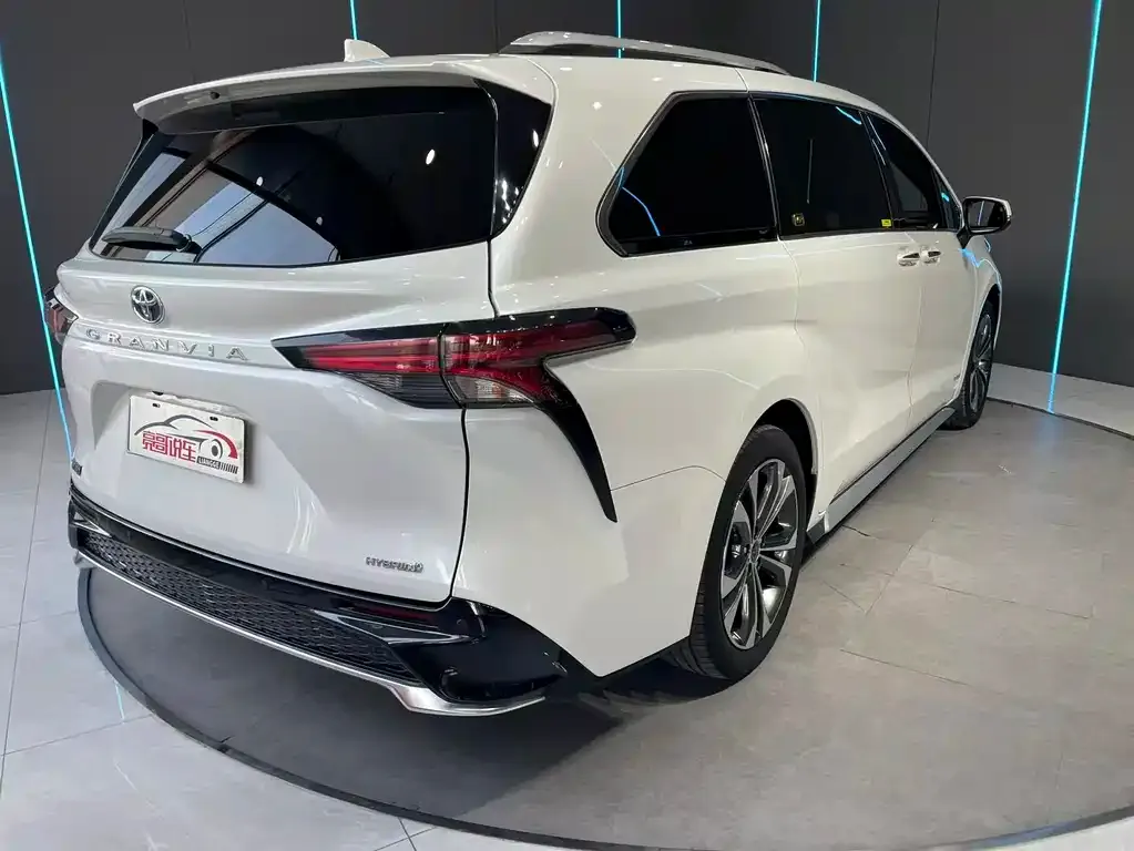 Toyota Granvia 2023 из CN, фото 6