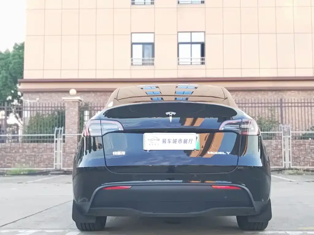 Tesla Model Y — фото 5