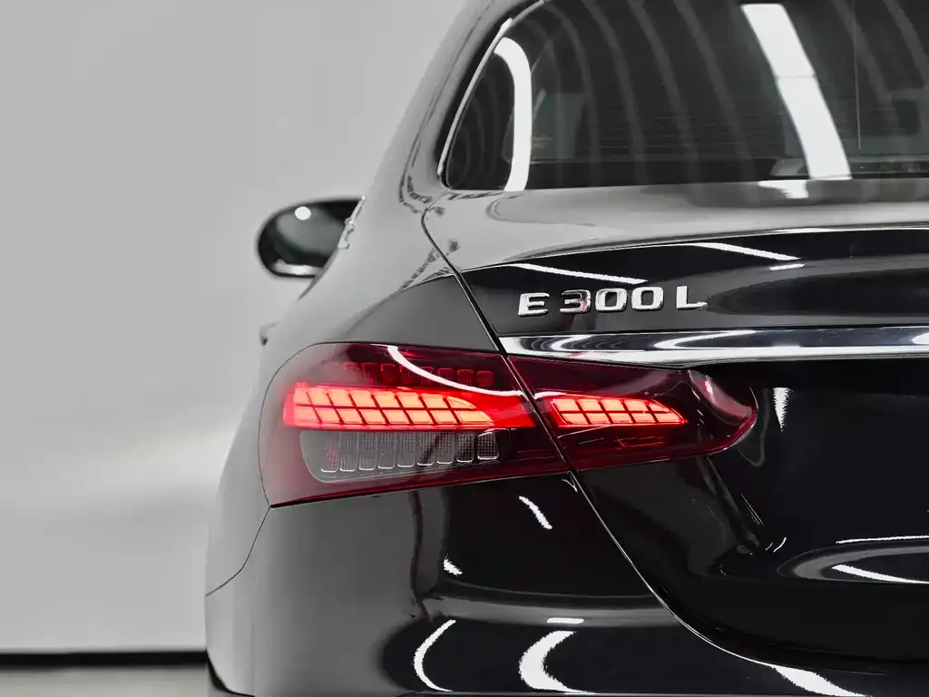 Mercedes-Benz E-Class — фото 6