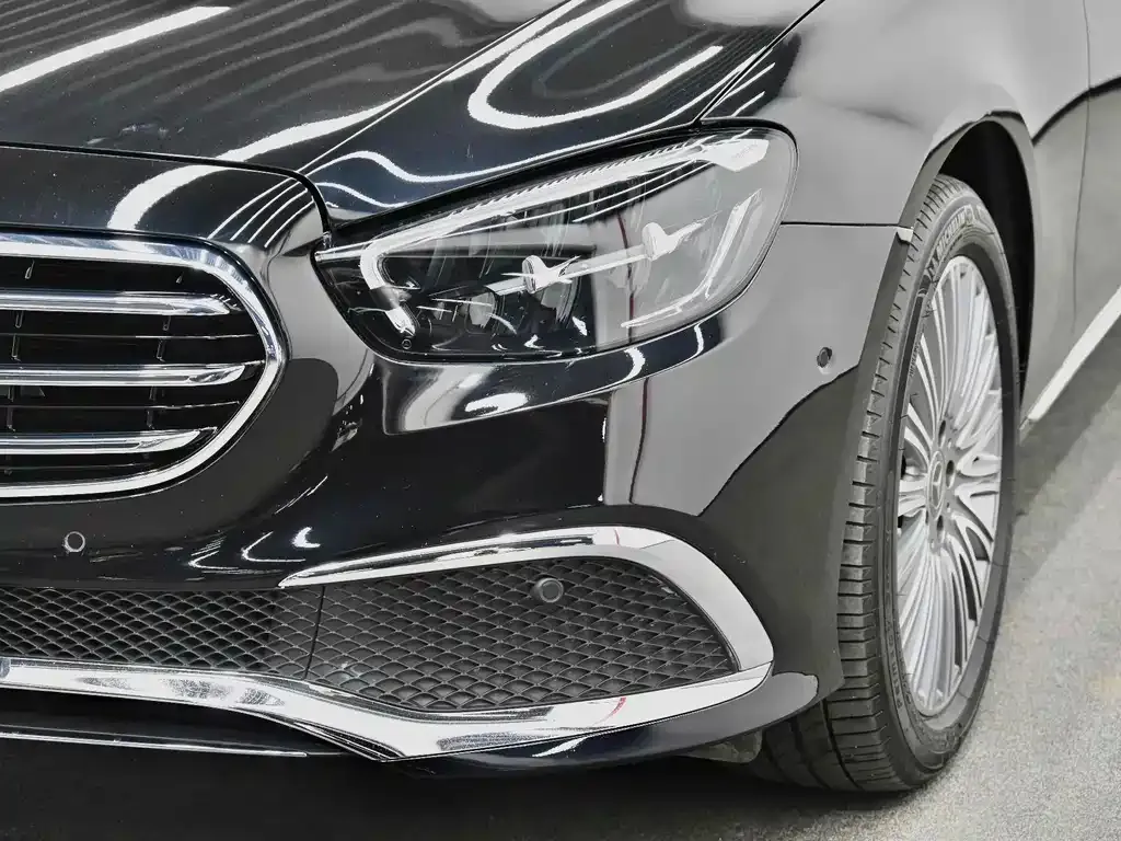 Mercedes-Benz E-Class — фото 8