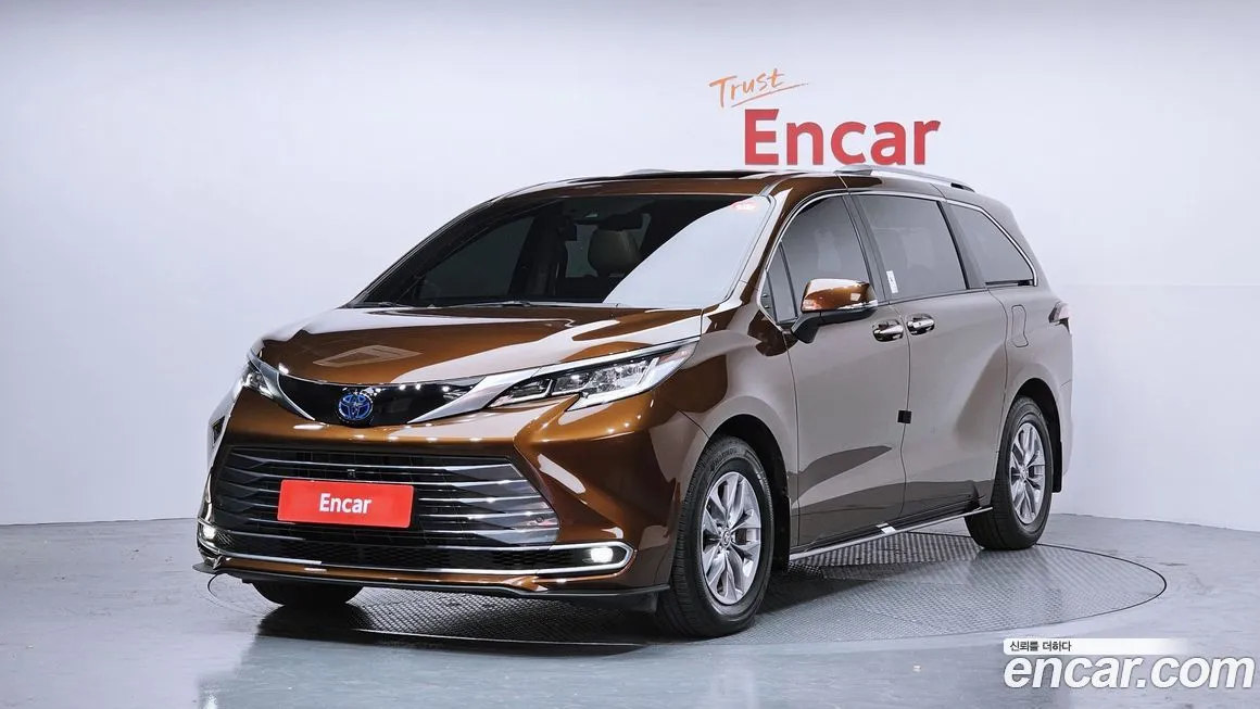Toyota Sienna — фото 1
