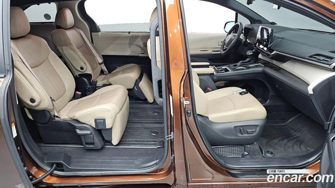 Toyota Sienna — фото 10