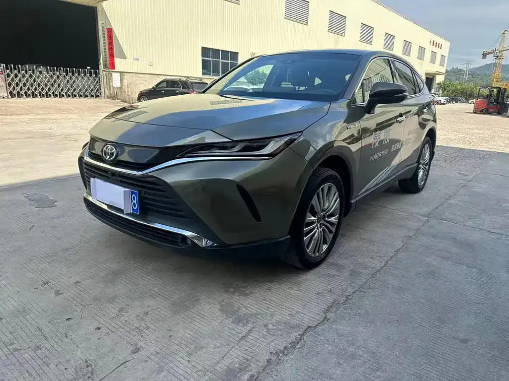 Toyota Harrier — фото 1