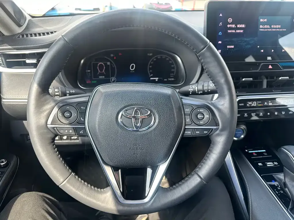 Toyota Harrier — фото 10