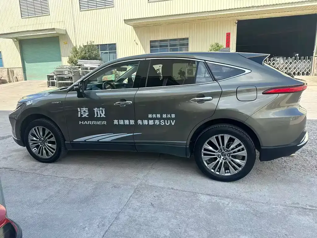 Toyota Harrier — фото 4