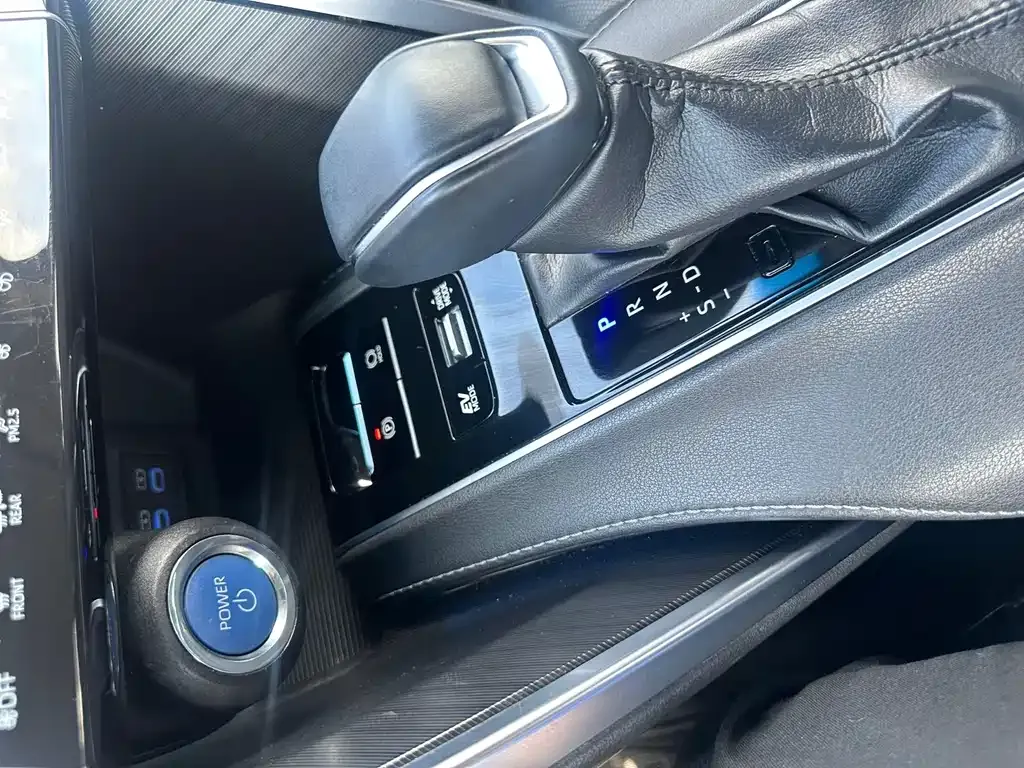Toyota Harrier — фото 8