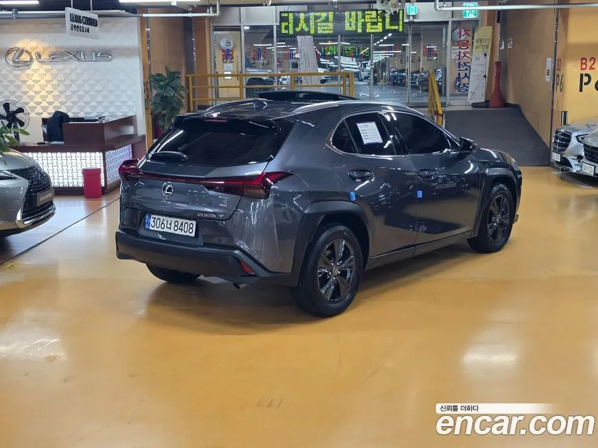 Lexus UX — фото 2