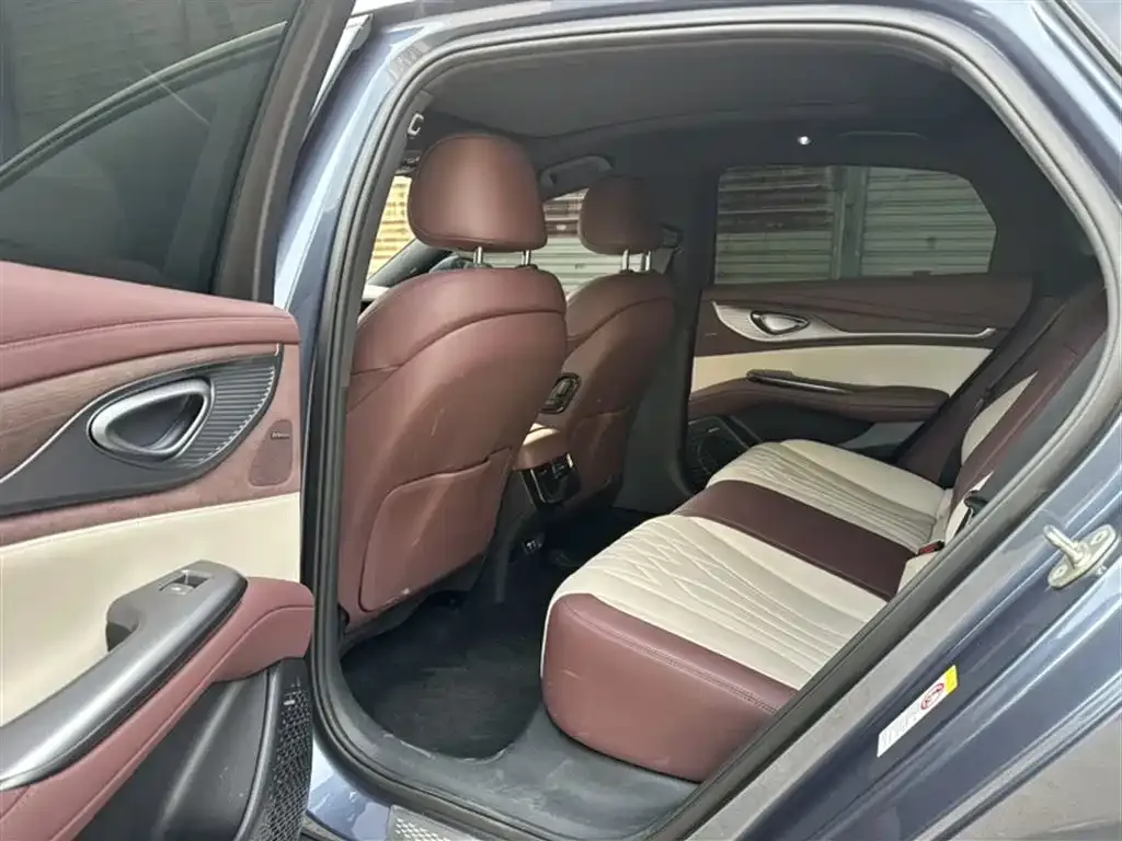 BYD Seal — фото 10