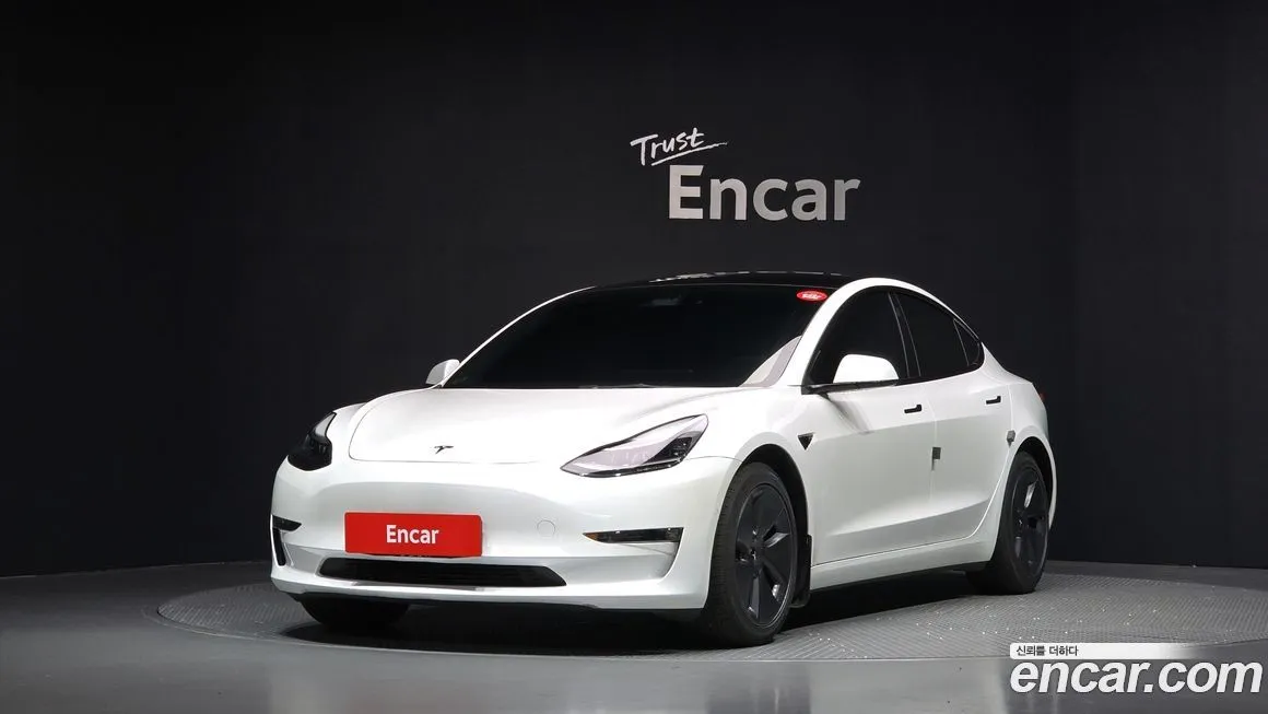 Tesla Model 3 — фото 1