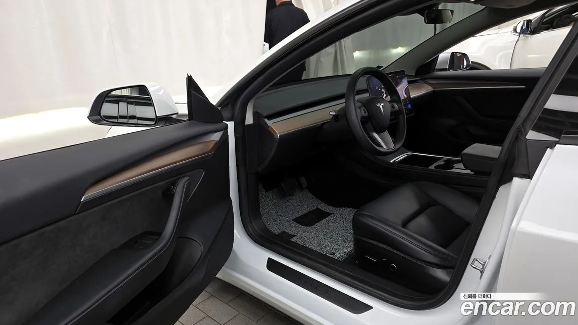 Tesla Model 3 — фото 10