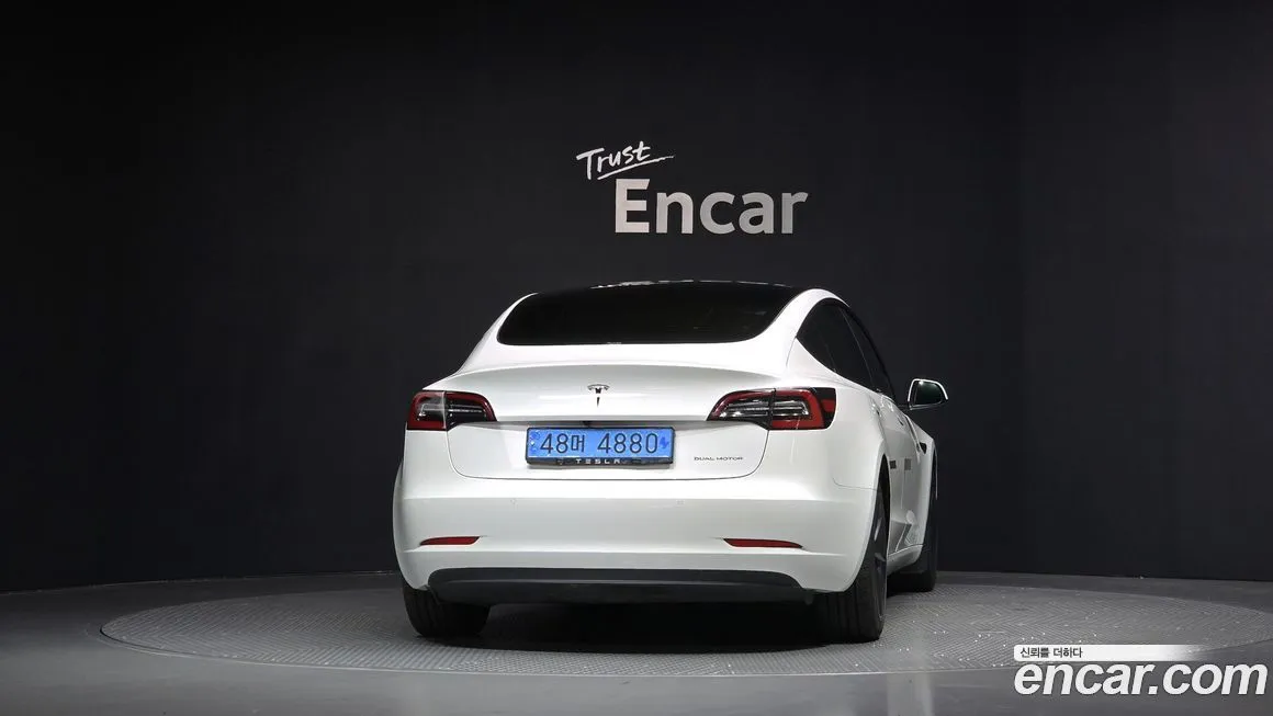 Tesla Model 3 — фото 4