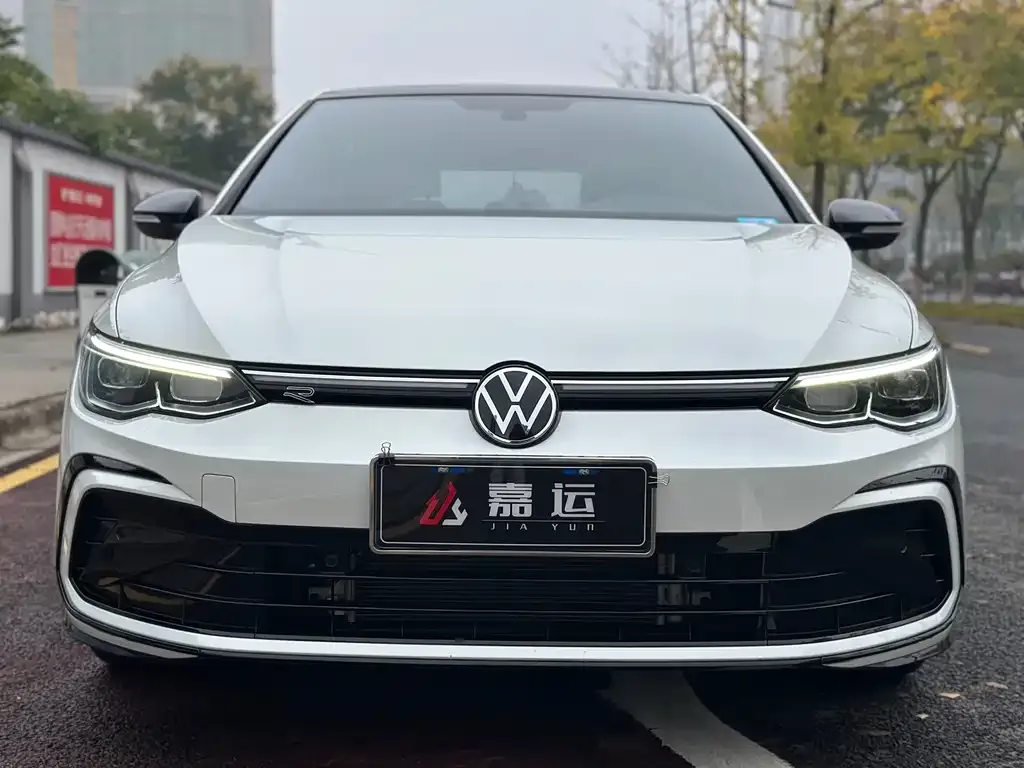 Volkswagen Golf 2024 из CN, фото 2