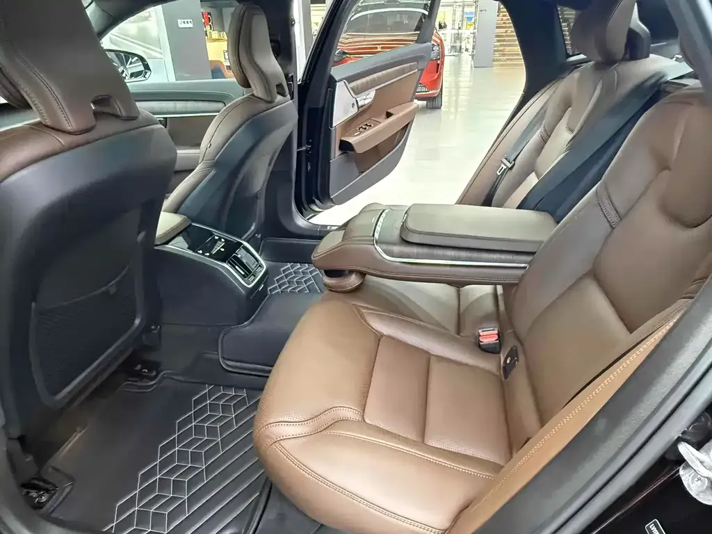 Volvo S90 2024 из CN, фото 10