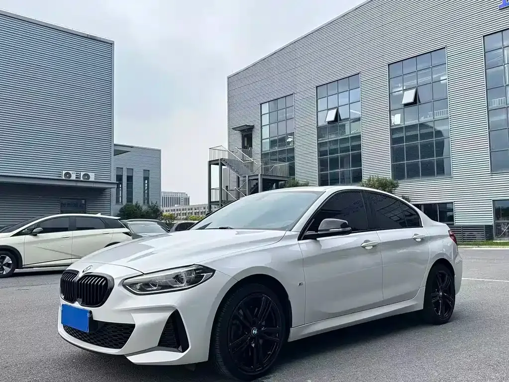 BMW 1 Series 2021 из CN, фото 1