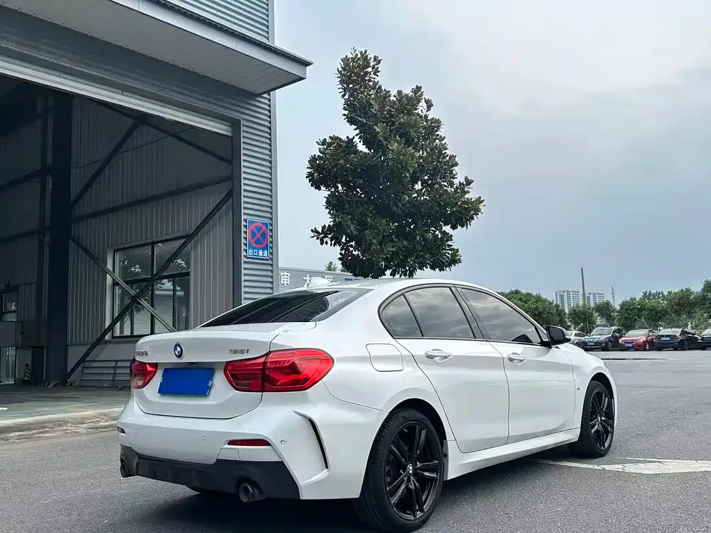BMW 1 Series 2021 из CN, фото 9