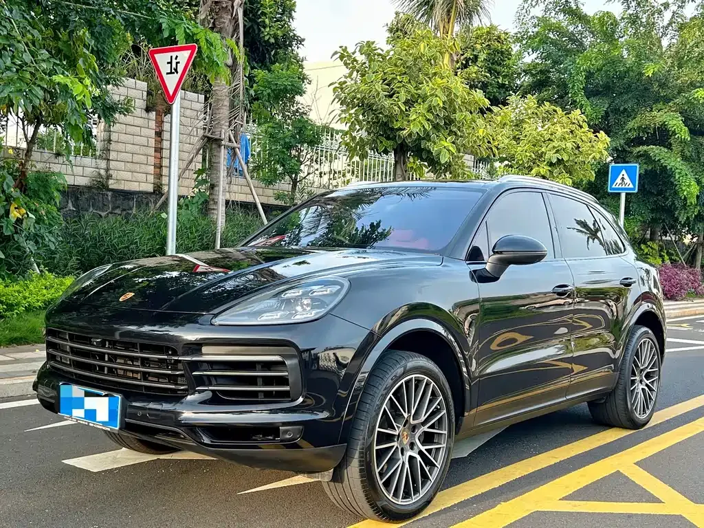 Porsche Cayenne — фото 1