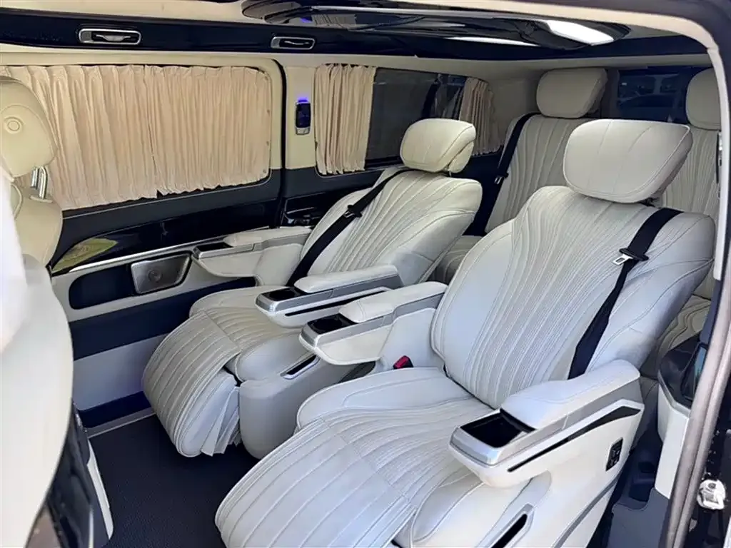 Mercedes-Benz V-Class 2024 из CN, фото 2