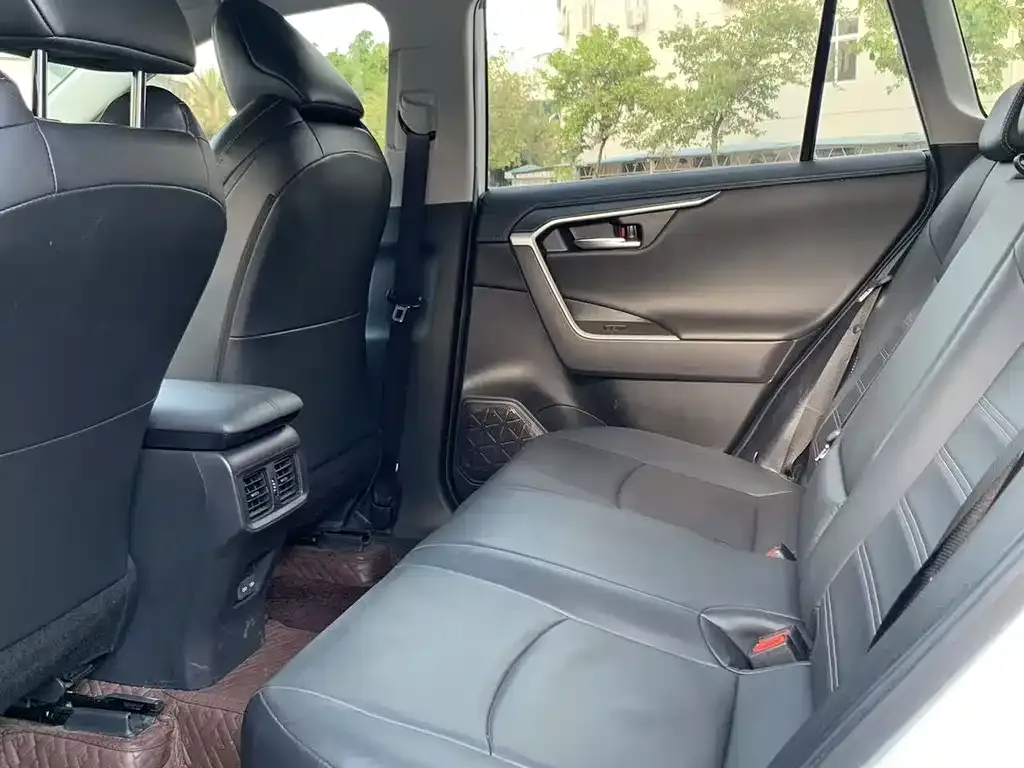 Toyota Wildlander 2022 из CN, фото 8