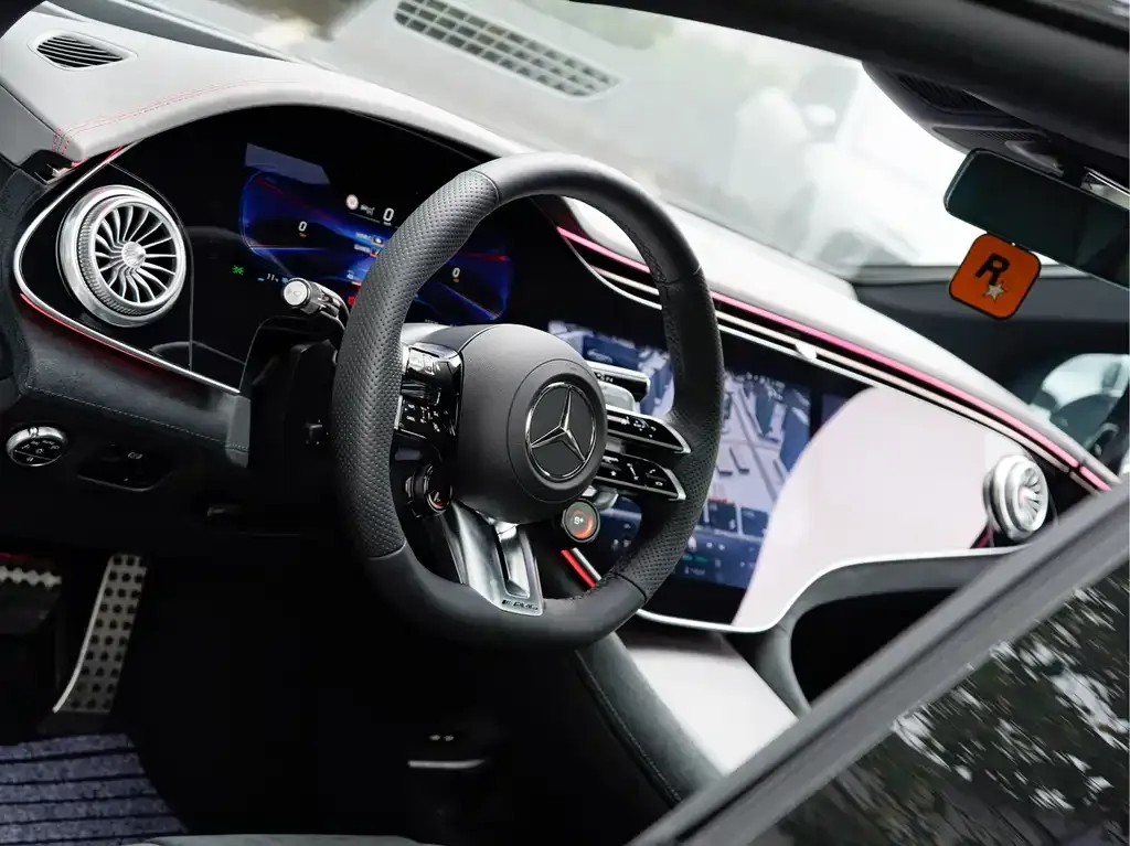 Mercedes-Benz EQE AMG — фото 10