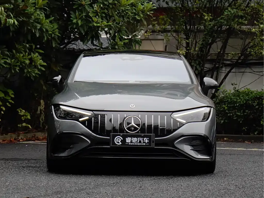 Mercedes-Benz EQE AMG — фото 3