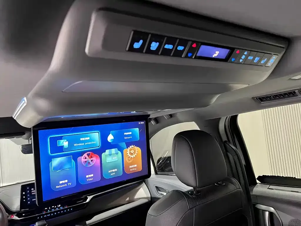 Toyota Granvia 2023 из CN, фото 10