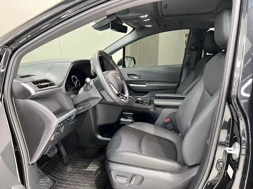 Toyota Granvia 2023 из CN, фото 7