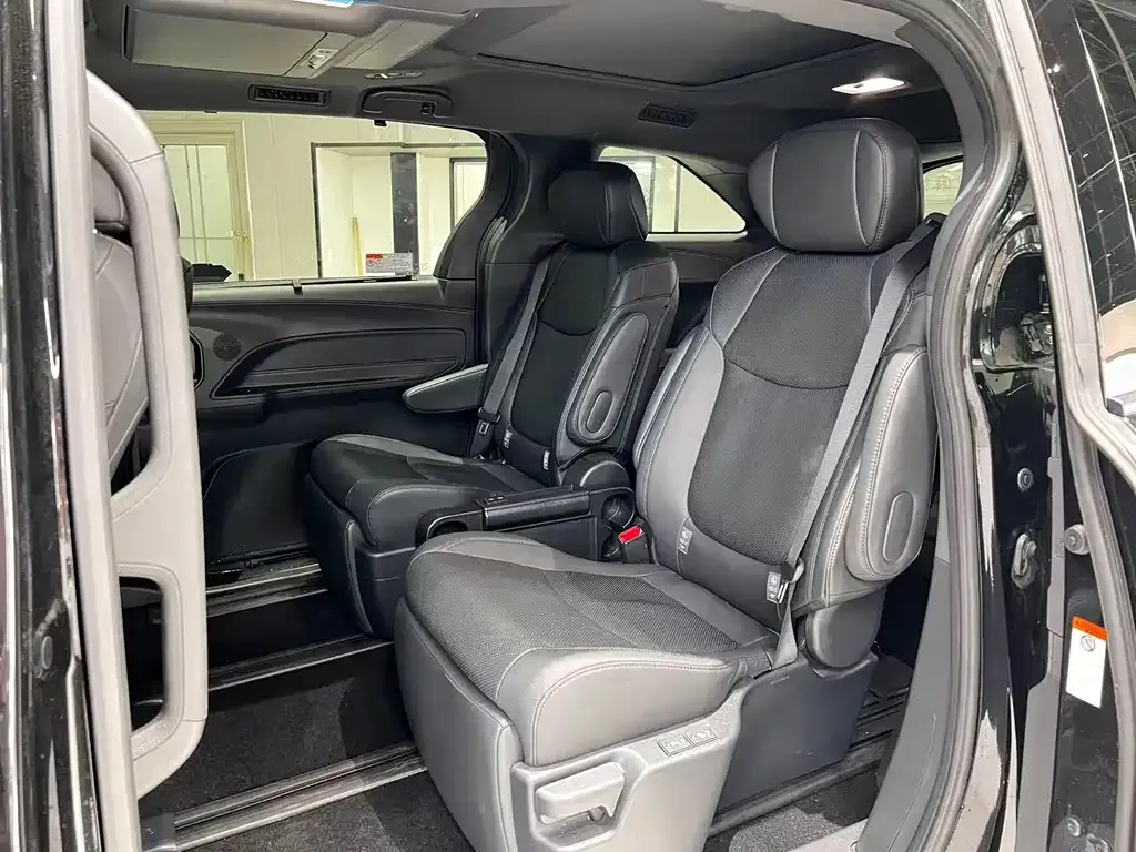 Toyota Granvia 2023 из CN, фото 8
